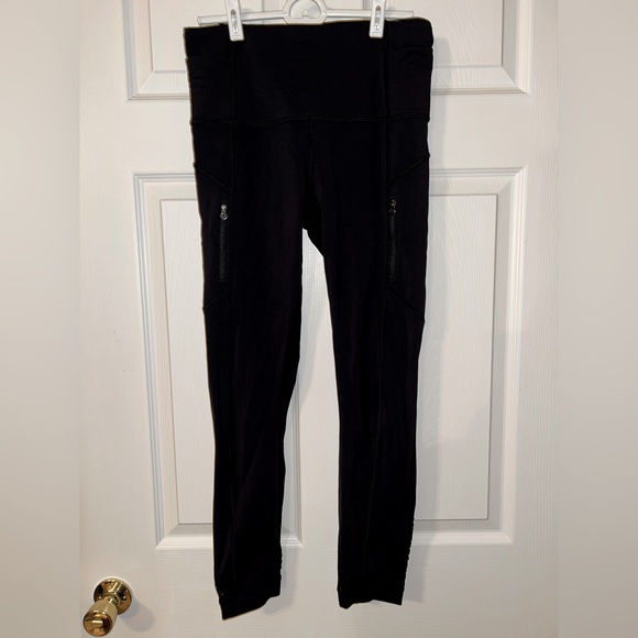 Lululemon Leggings with zipper pockets and reflective detail - Picture 2 of 3